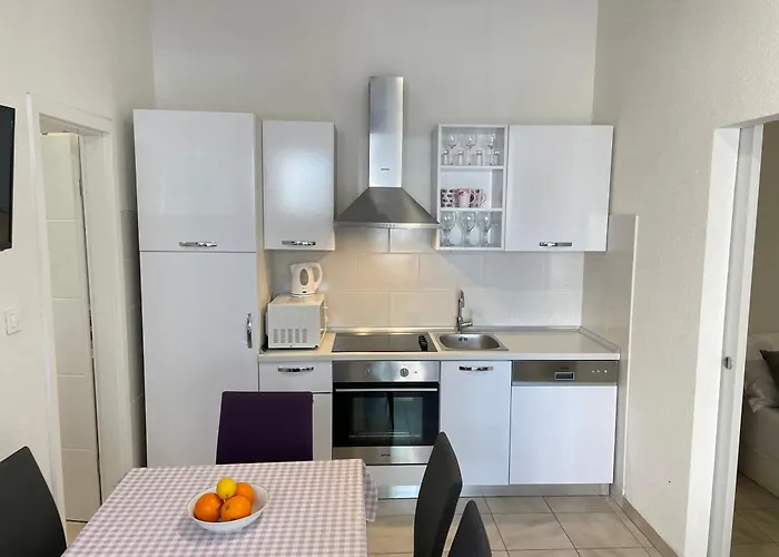 Coric * Τρογκίρ